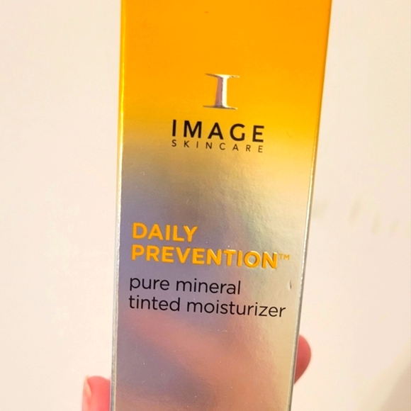 NIB Image Skincare DAILY PREVENTION Mineral Tinted Moisturizer SPF 30 Sunscreen - Picture 2 of 7